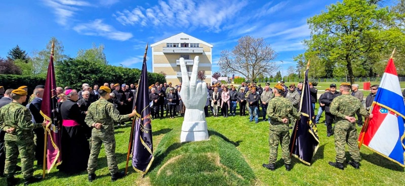 SVEČANO OTKRIVENO SPOMEN – OBILJEŽJA „POBJEDA „ U VOJARNI 7. GARDIJSKE BRIGADE „PUMA“